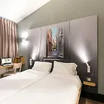 Cite De L'espace Mouchotte Hotel 2*