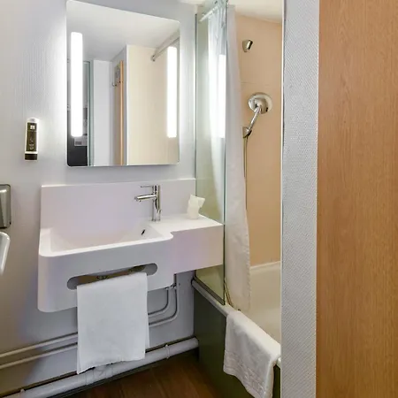 Cite De L'espace Mouchotte Hotel