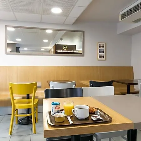 Cite De L'espace Mouchotte Hotel