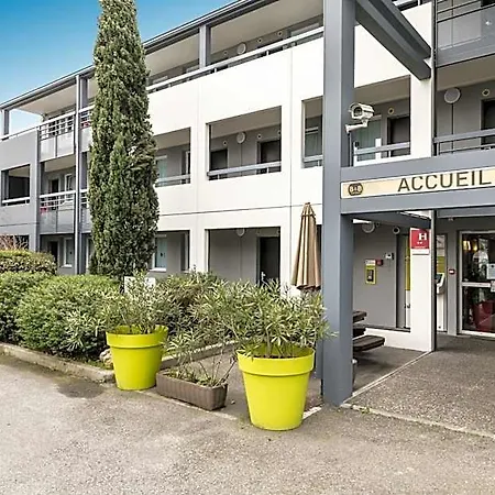 Cite De L'espace Mouchotte Hotel