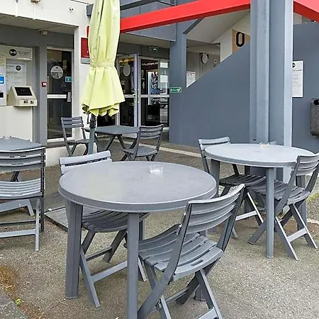 Cite De L'espace Mouchotte Hotel