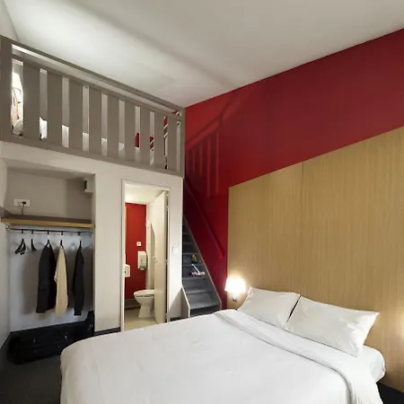 Cite De L'espace Mouchotte Hotel 2*