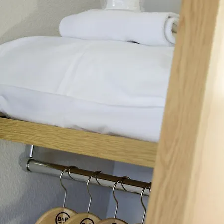 Cite De L'espace Mouchotte Hotel