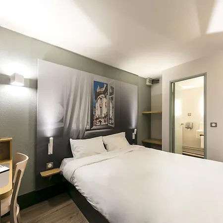 Cite De L'espace Mouchotte Hotel