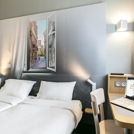 Hotel Cite De L'espace Mouchotte 2*