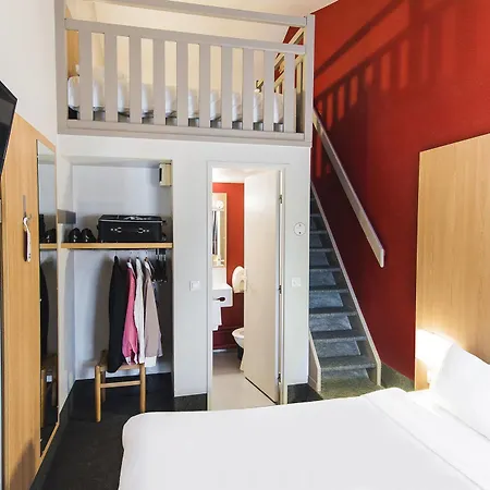 Hotel Cite De L'espace Mouchotte 2*