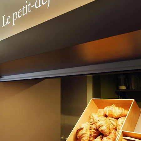 Cite De L'espace Mouchotte Hotel 2*