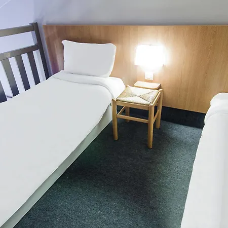 Отель Cite De L'espace Mouchotte 2*