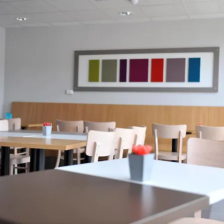 Cite De L'espace Mouchotte Hotel 2*