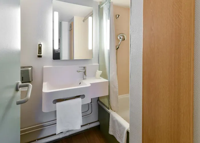 Cite De L'espace Mouchotte Hotel