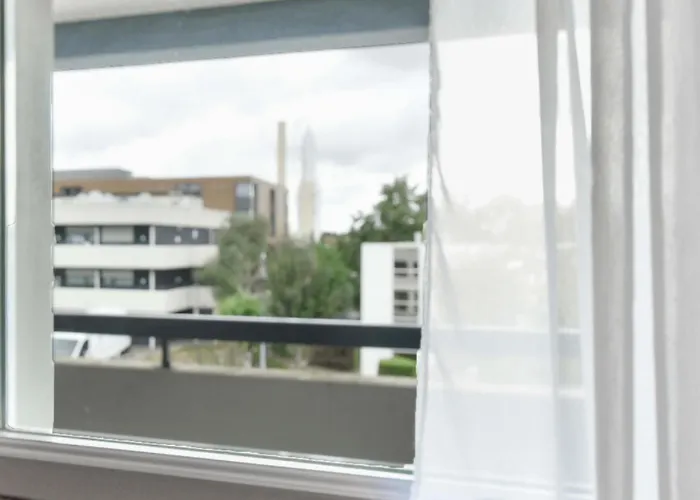 Hotel Cite De L'espace Mouchotte 2*