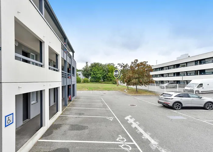 Cite De L'espace Mouchotte Hotel