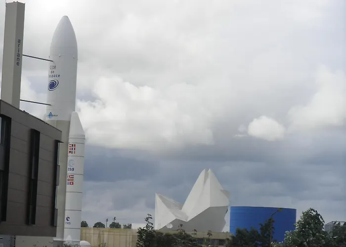 Hotel Cite De L'espace Mouchotte 2*