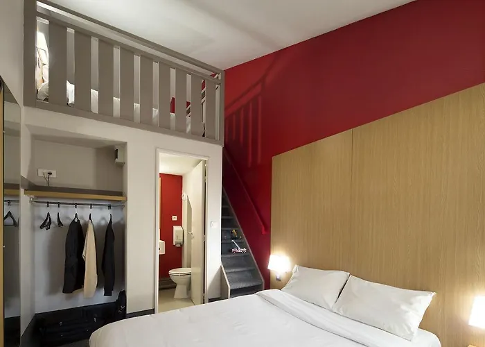 Cite De L'espace Mouchotte Hotel 2*