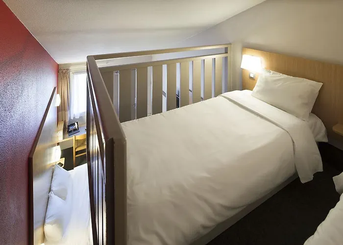 Cite De L'espace Mouchotte Hotel 2*