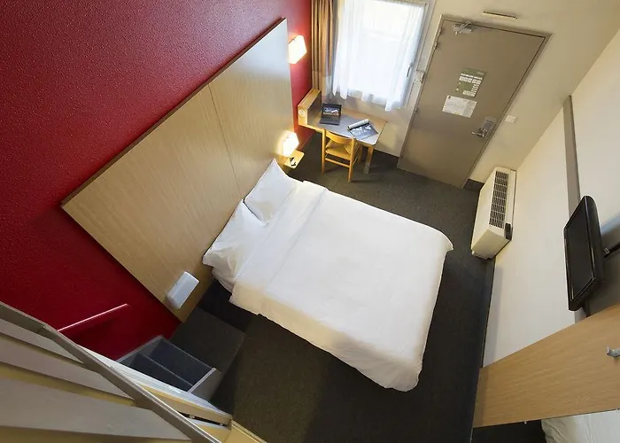 Cite De L'espace Mouchotte Hotel