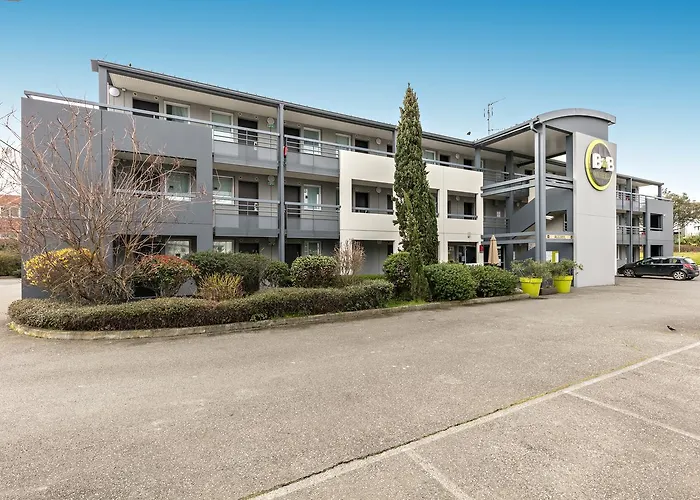 Cite De L'espace Mouchotte Hotel