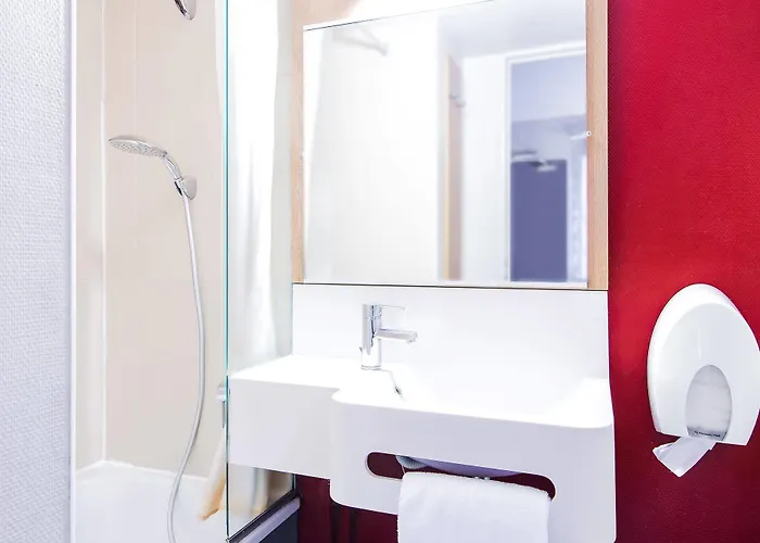 Hotel Cite De L'espace Mouchotte 2*