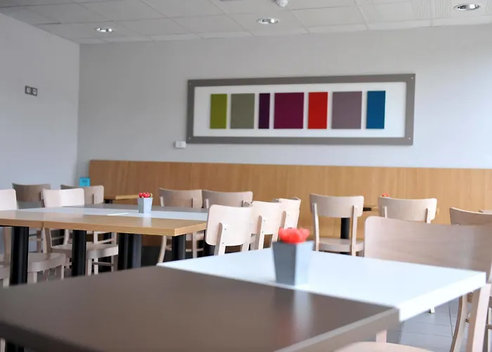 Cite De L'espace Mouchotte Hotel 2*