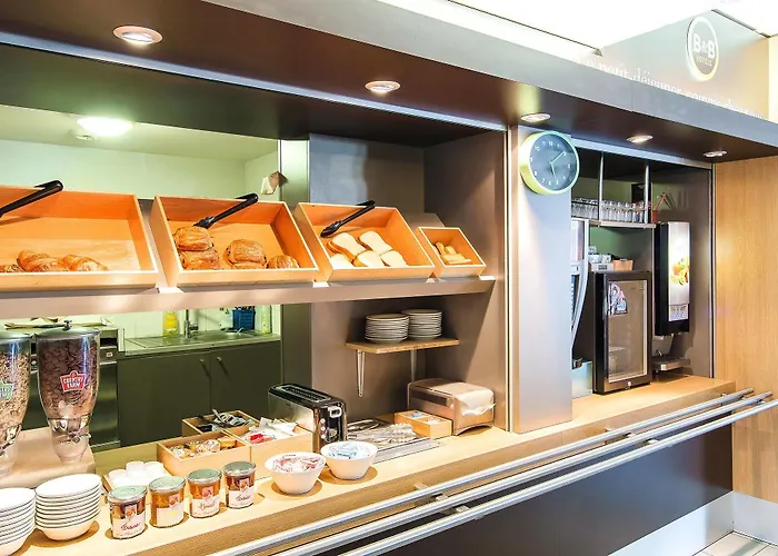 Cite De L'espace Mouchotte Hotel