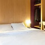 Hotel Cite De L'espace Mouchotte 2*