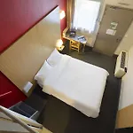 Cite De L'espace Mouchotte Hotel