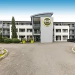 Cite De L'espace Mouchotte Hotel
