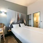 Cite De L'espace Mouchotte Hotel