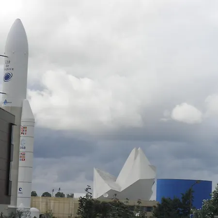 Отель Cite De L'espace Mouchotte 2*