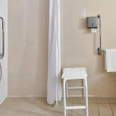 Hotel Cite De L'espace Mouchotte 2*