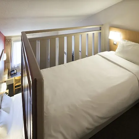 Cite De L'espace Mouchotte Hotel 2*