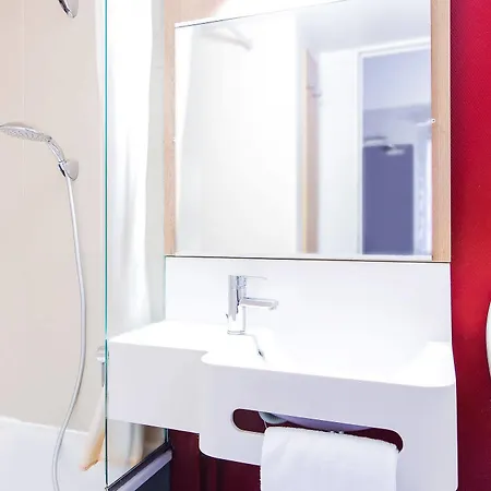 Hotel Cite De L'espace Mouchotte 2*