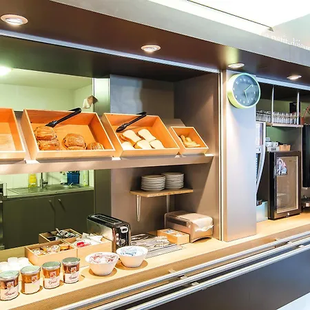 Cite De L'espace Mouchotte Hotel